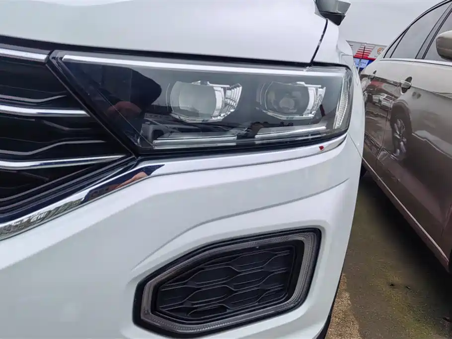 Volkswagen T-ROC exploring Songs