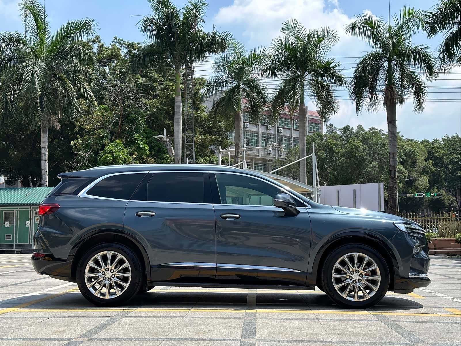 Buick Enclave, 2020 4