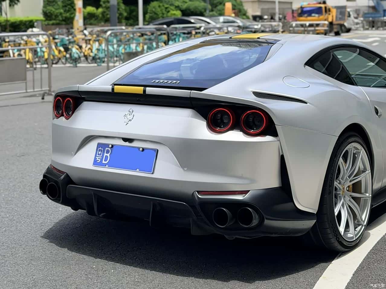 Ferrari 812, 2020 6