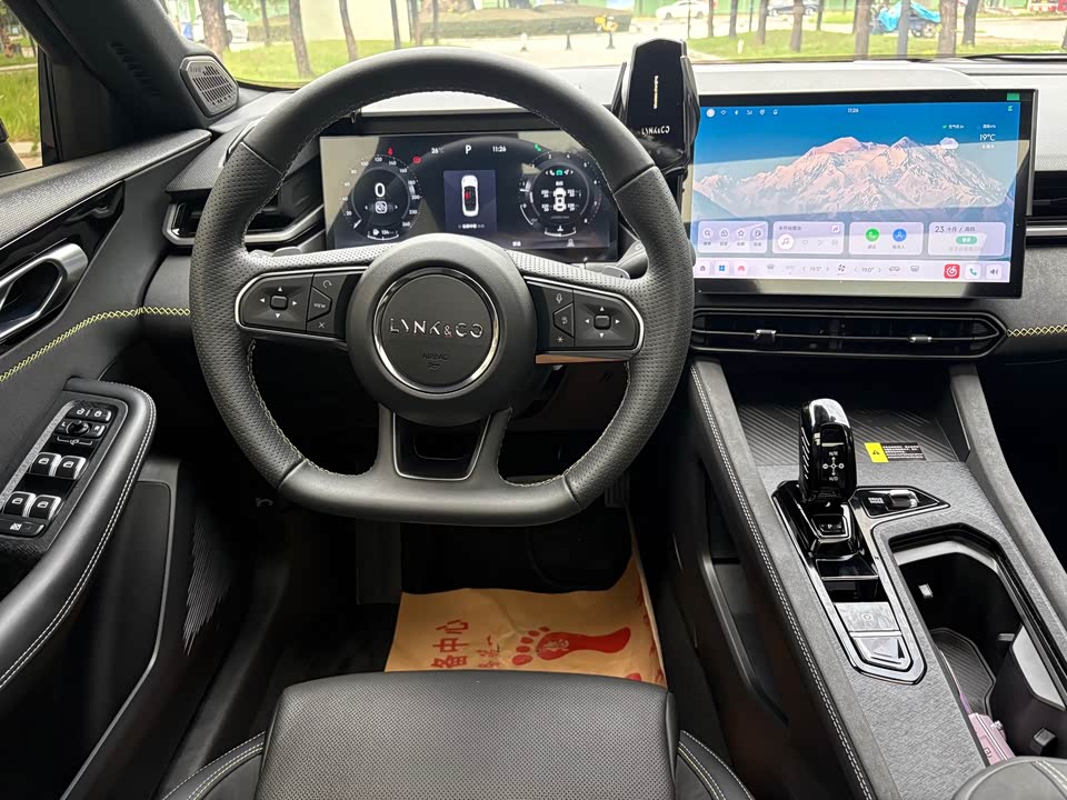 Lynk & Co 03