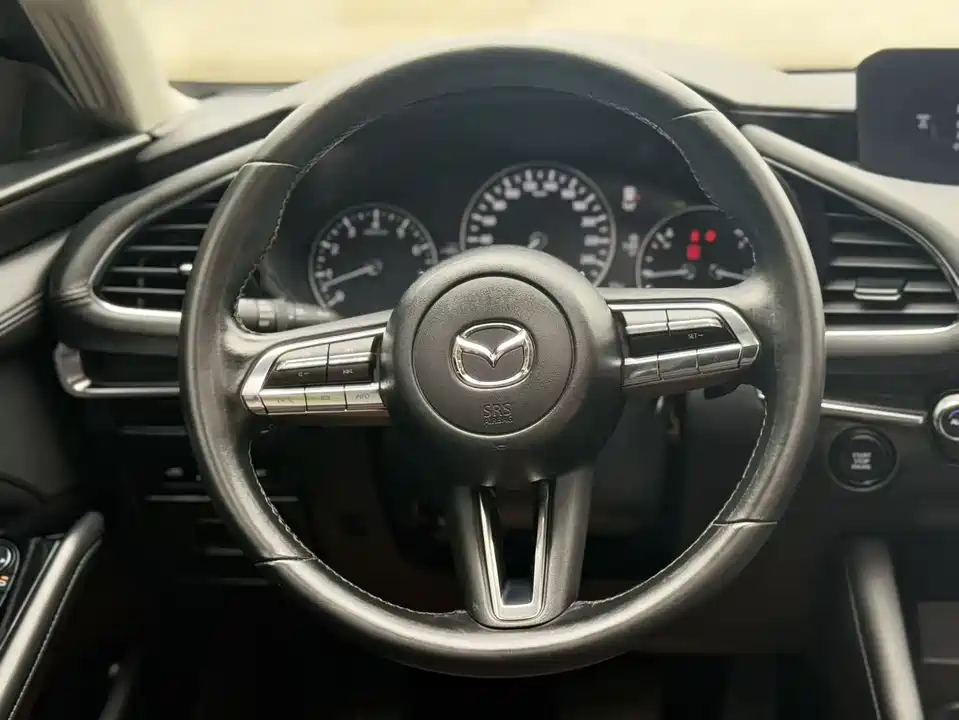 Mazda 3 Angkesaila