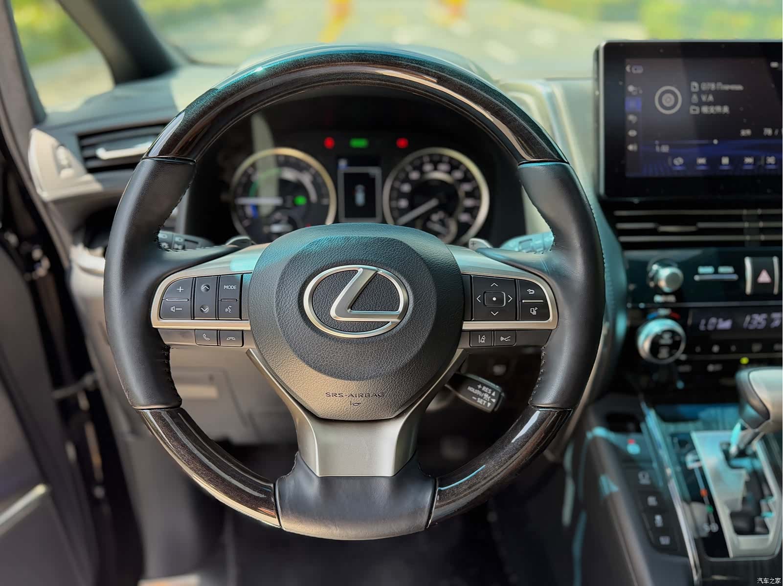 Lexus LM, 2022 7