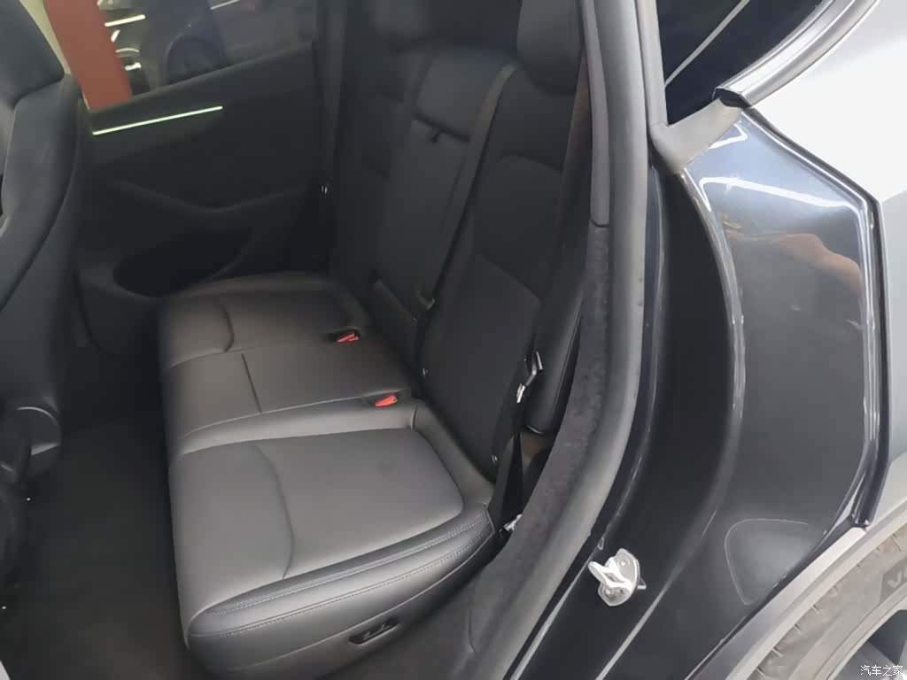 Tesla Model Y, 2025 13