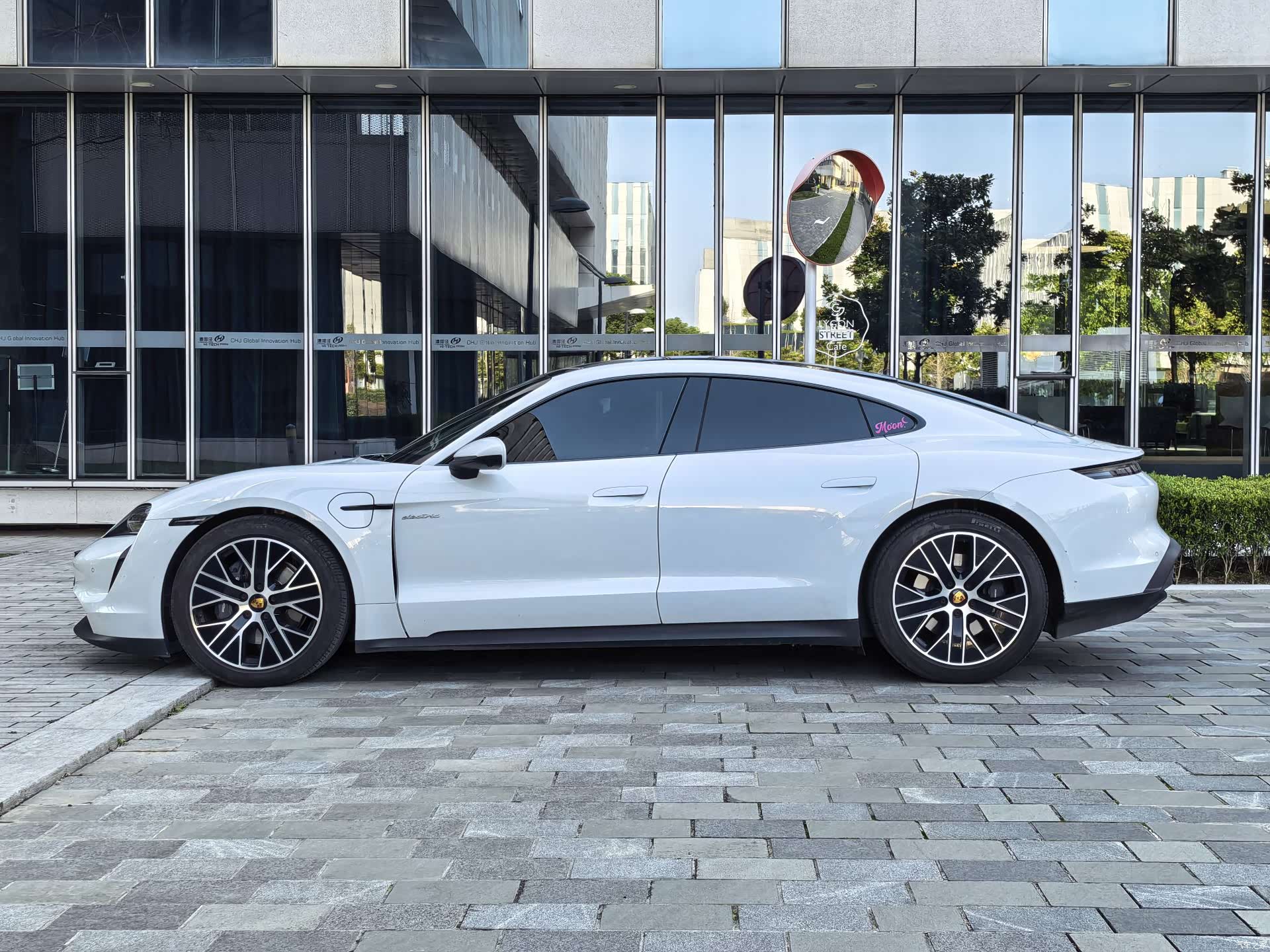 Porsche Taycan, 2023 6