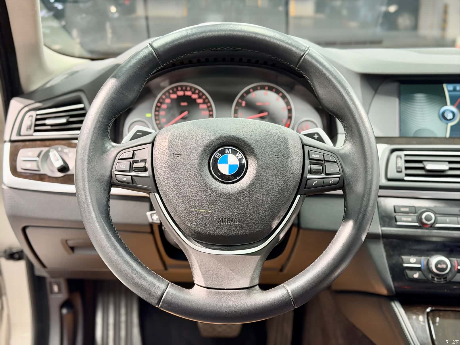 BMW 5 Series, 2010 8