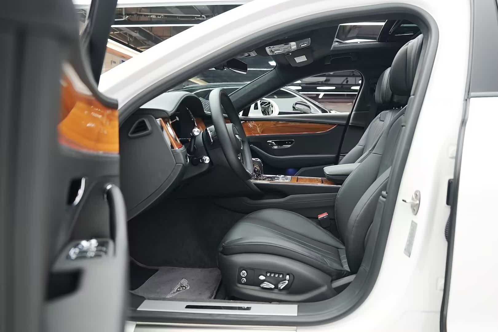 Bentley Flying Spur, 2021 3