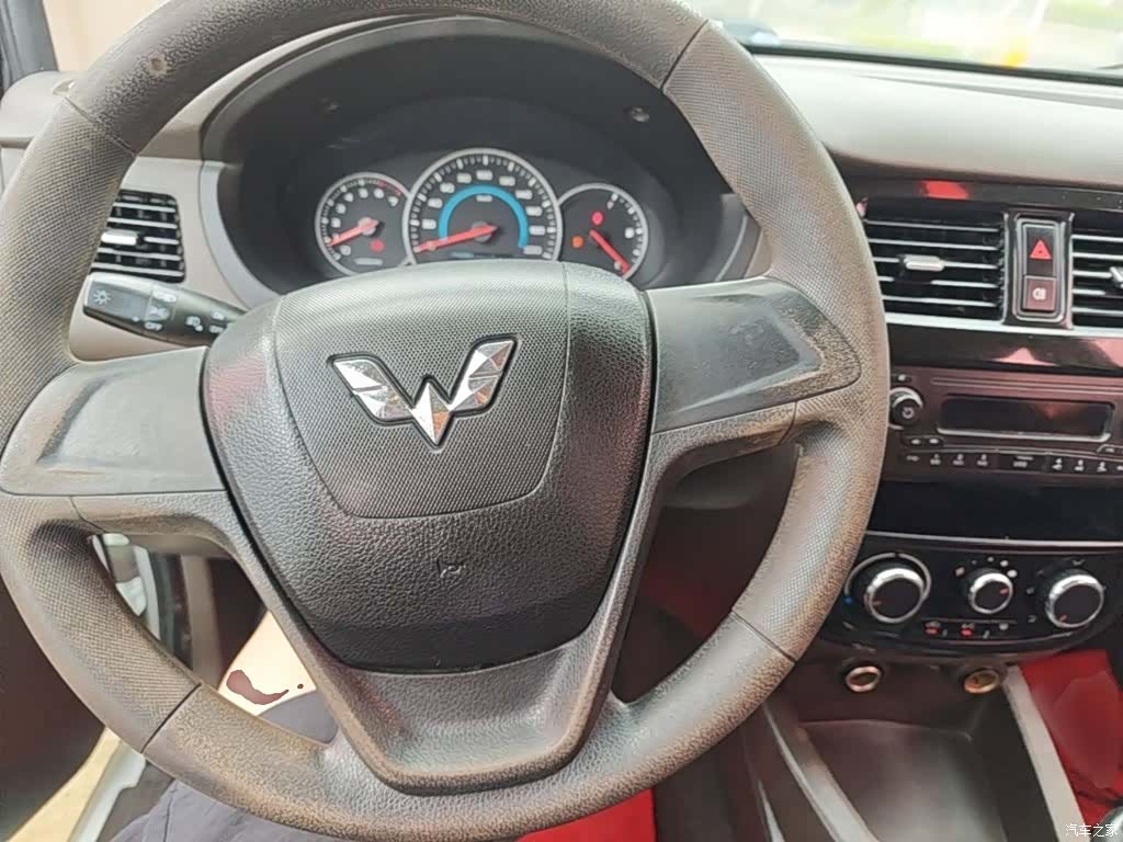 Wuling V, 2017 11