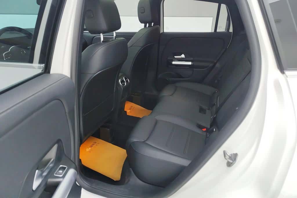 Mercedes-Benz GLA, 2022 11