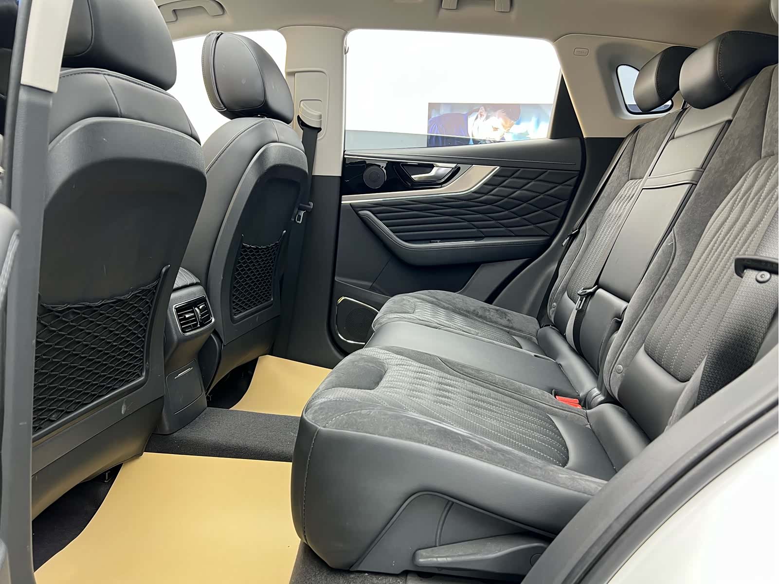 Hongqi HS5, 2023 27
