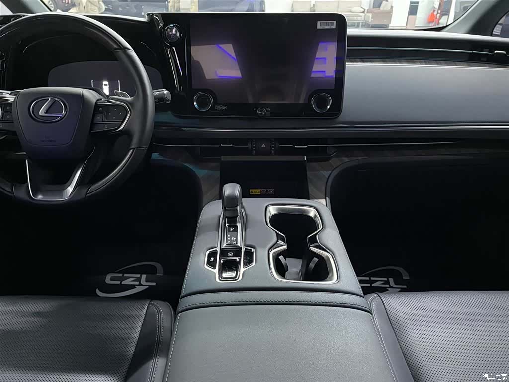 Lexus LM, 2024 11