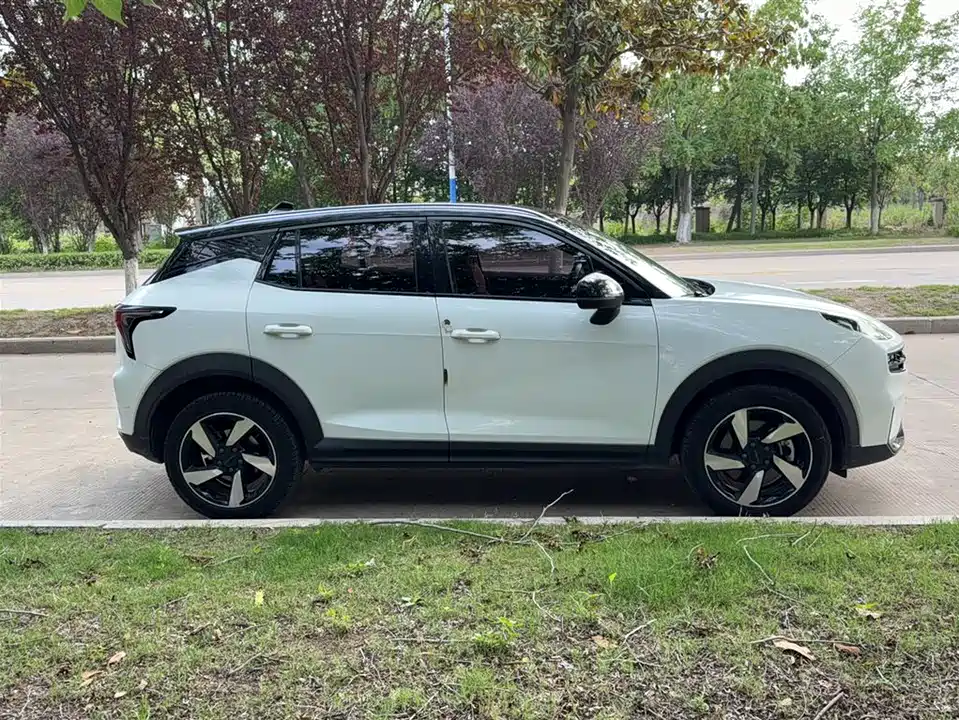 Lynk & Co 06