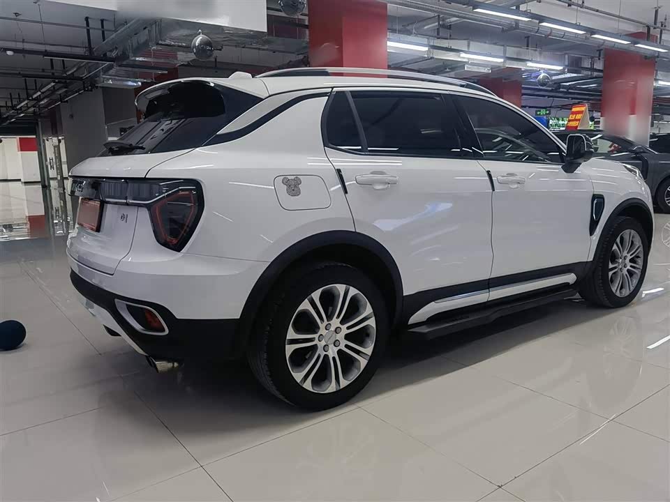 Lynk & Co 01