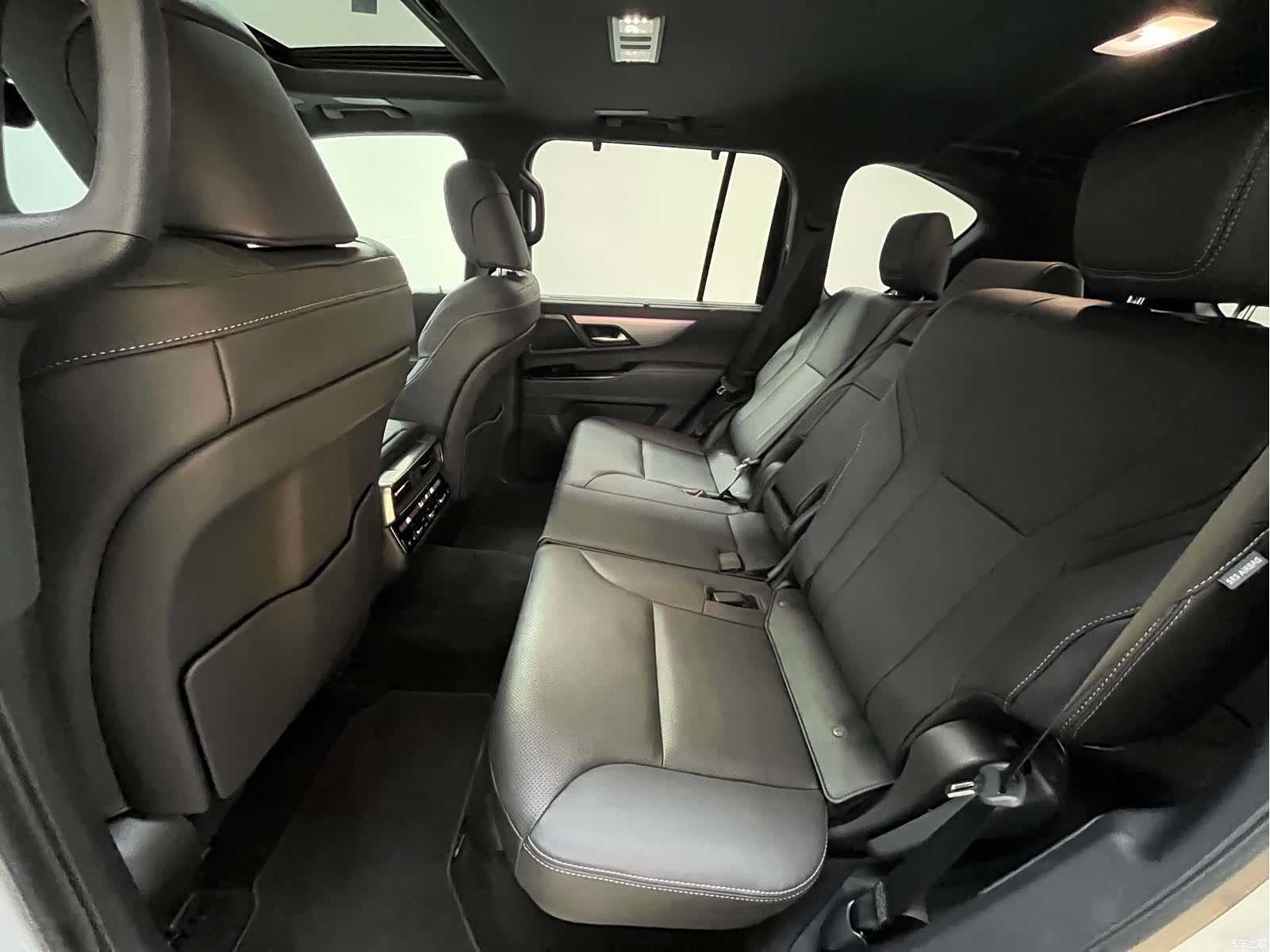 Lexus LX, 2024 15
