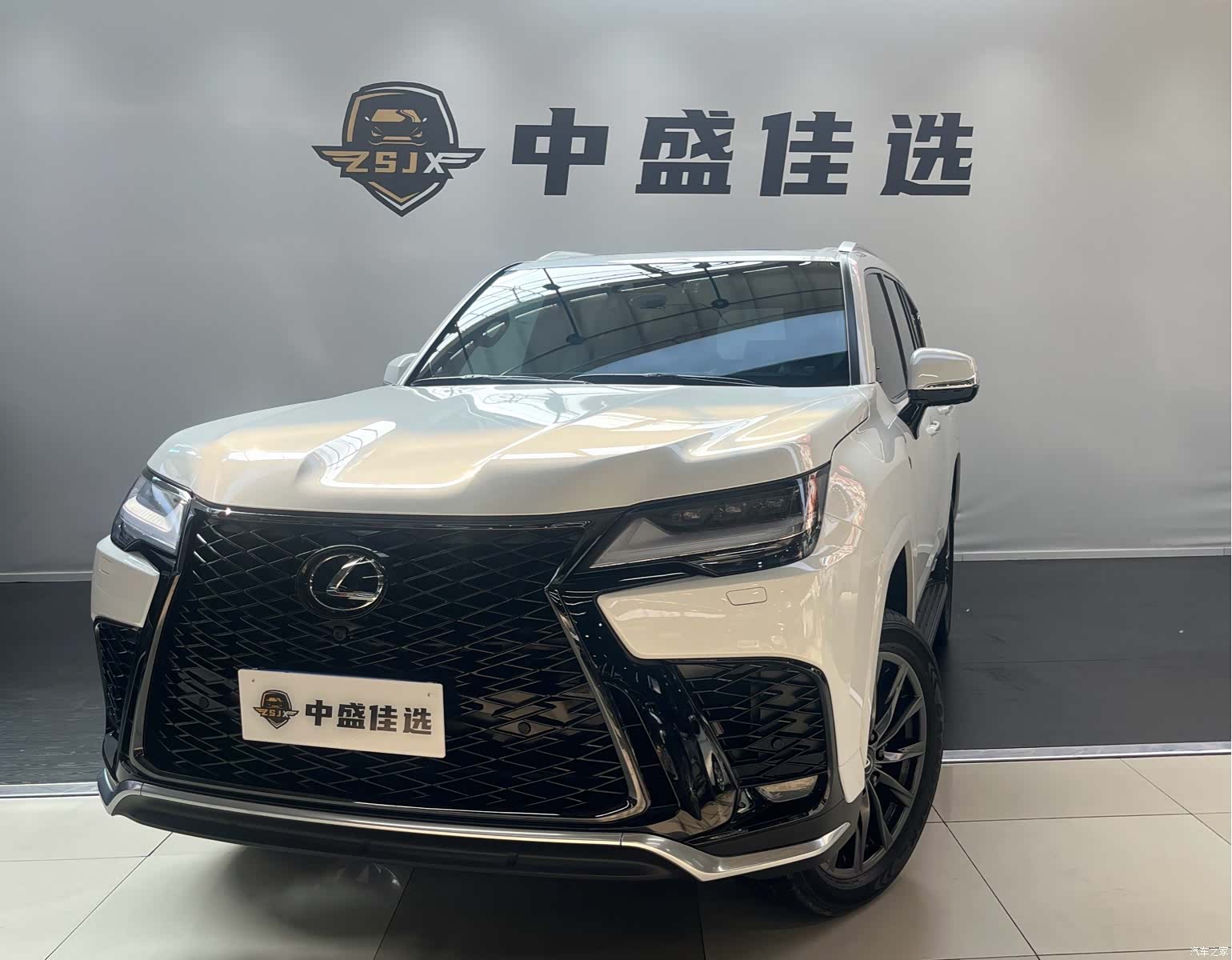 Lexus LX, 2024 1