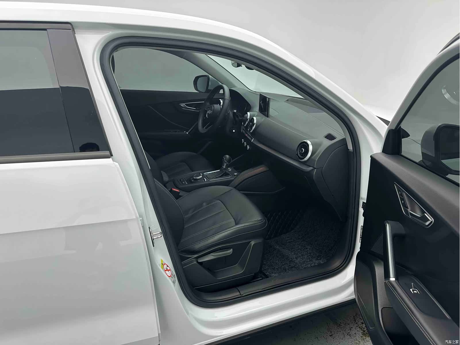 Audi Q2L, 2023 7