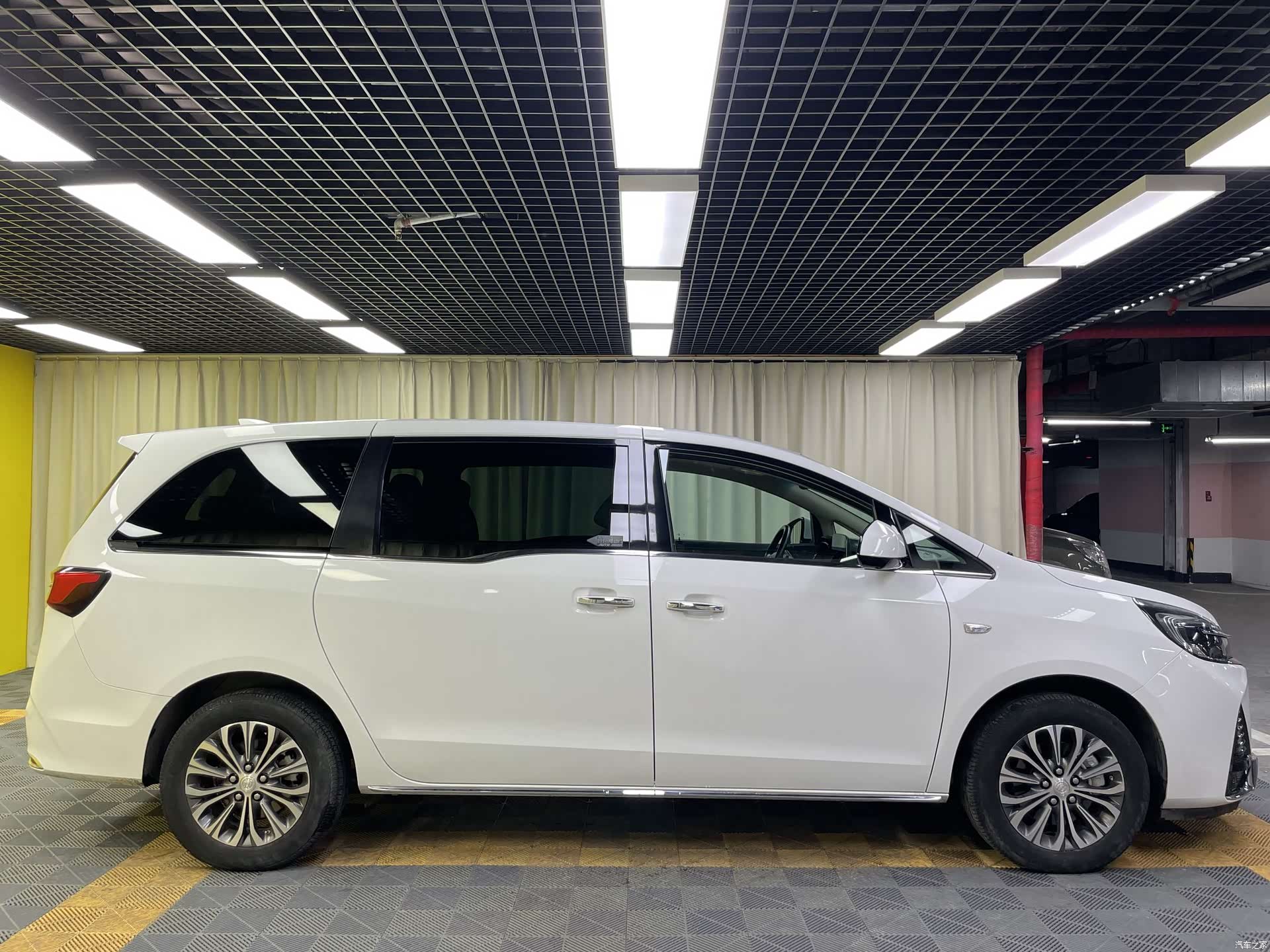 Buick GL8, 2023 30