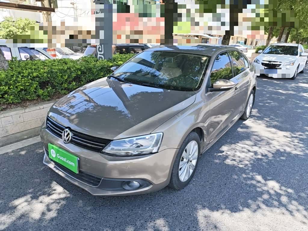 Volkswagen Sagitar, 2015 1