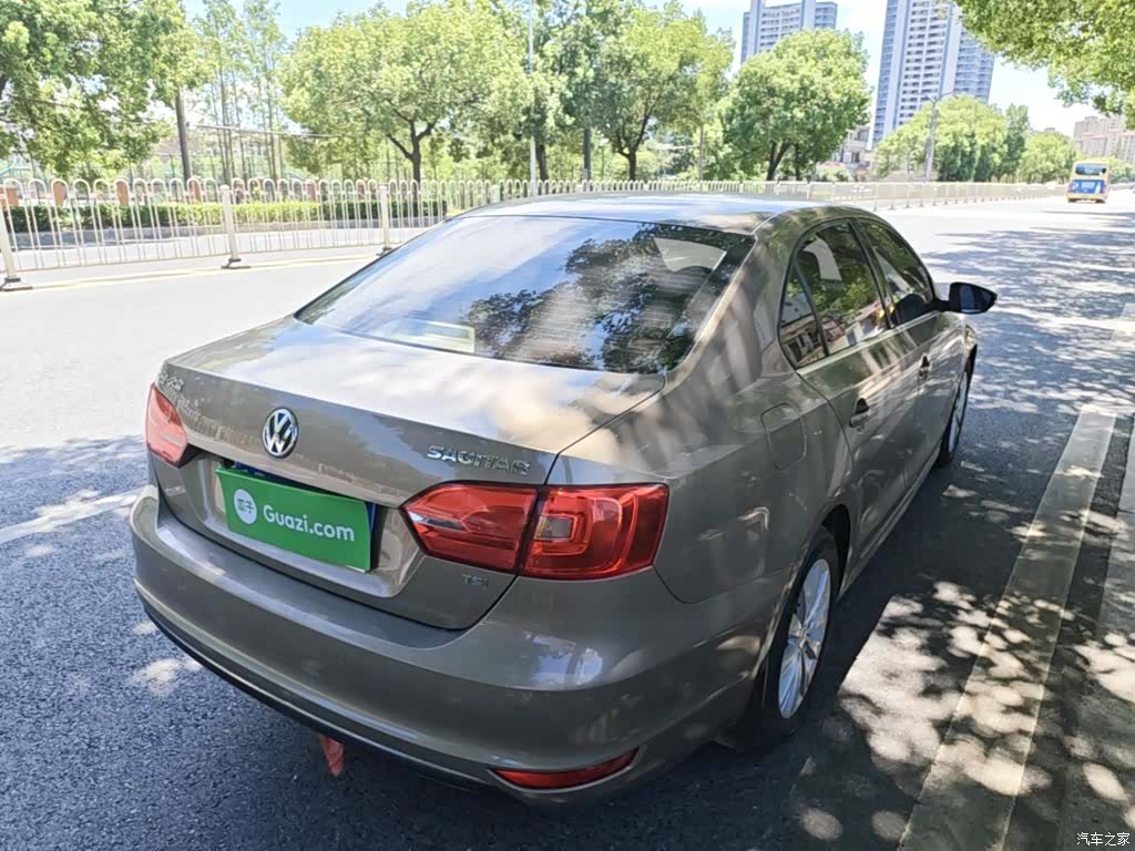 Volkswagen Sagitar, 2015 7