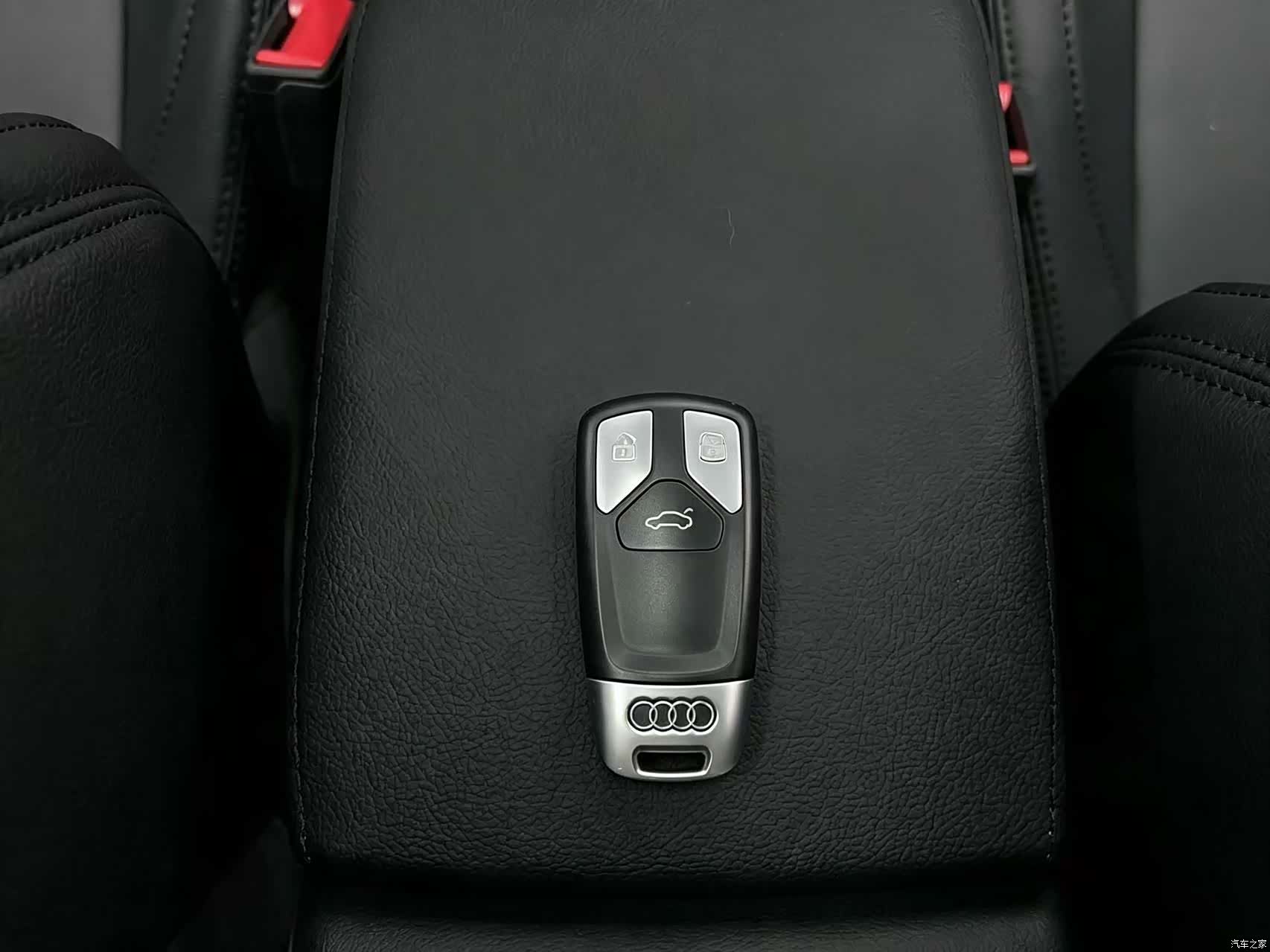 Audi A4L, 2018 35