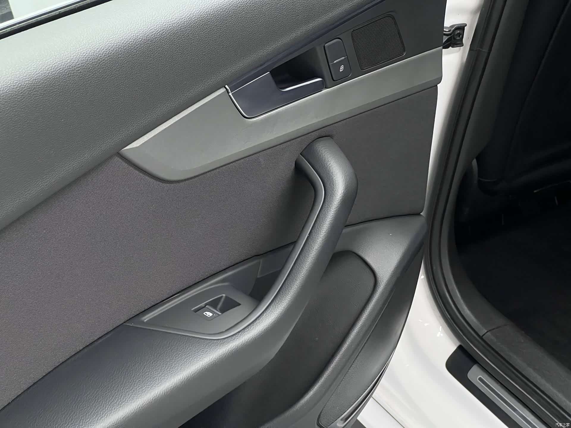 Audi A4L, 2018 36