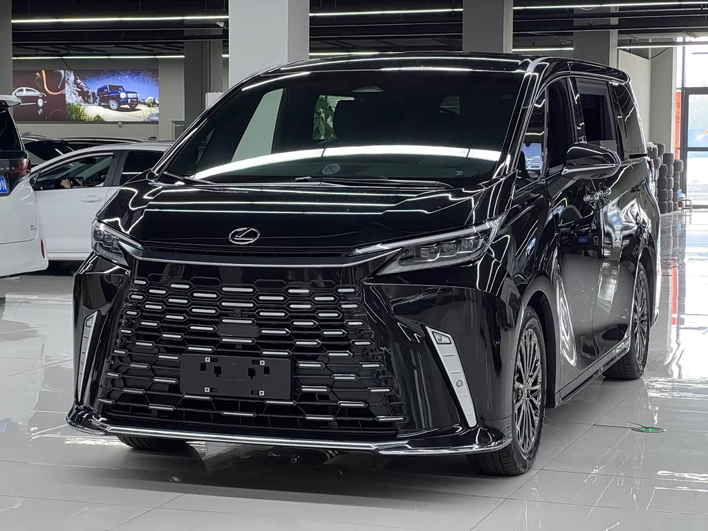 Lexus LM