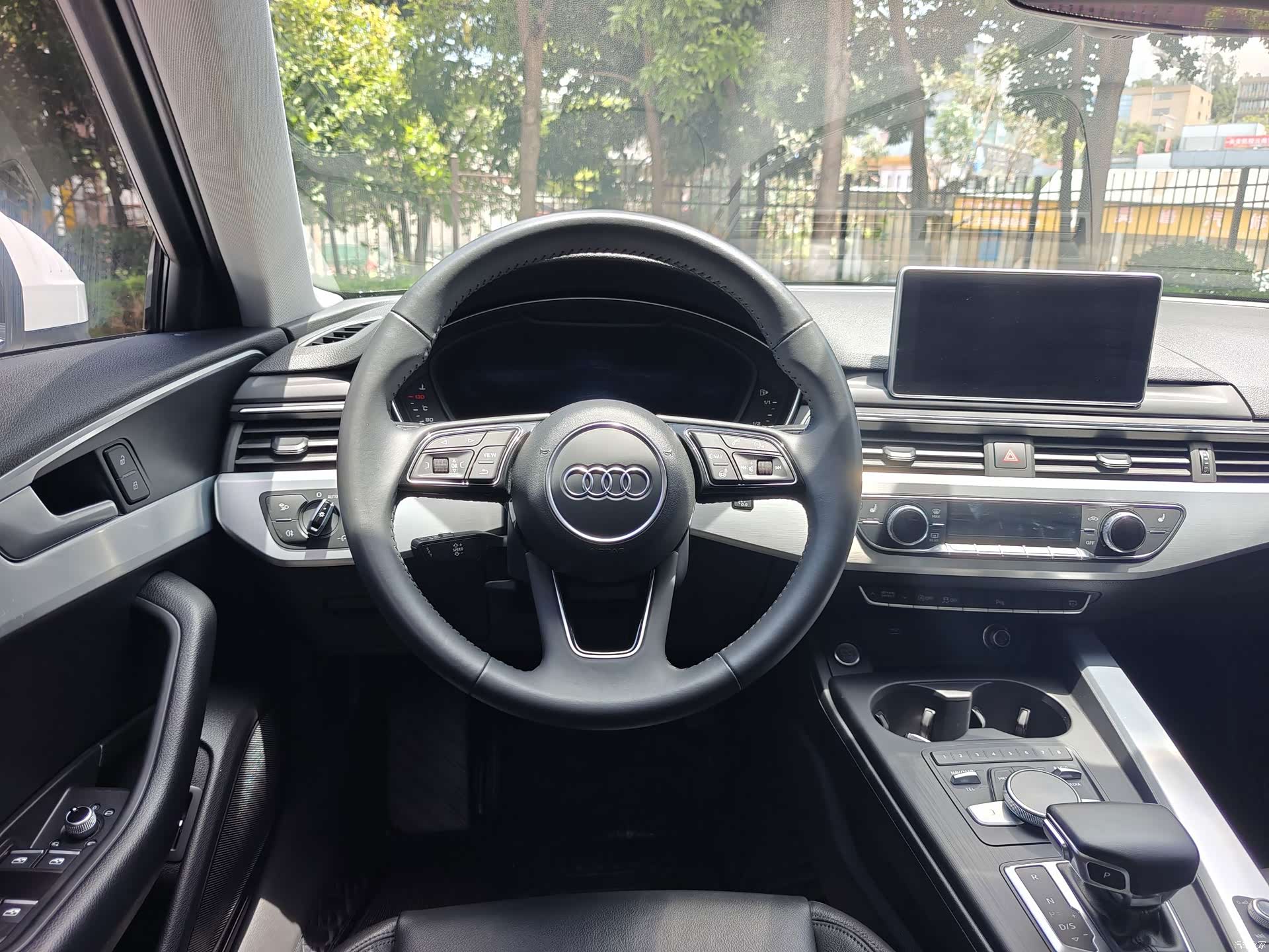 Audi A4L, 2018 11