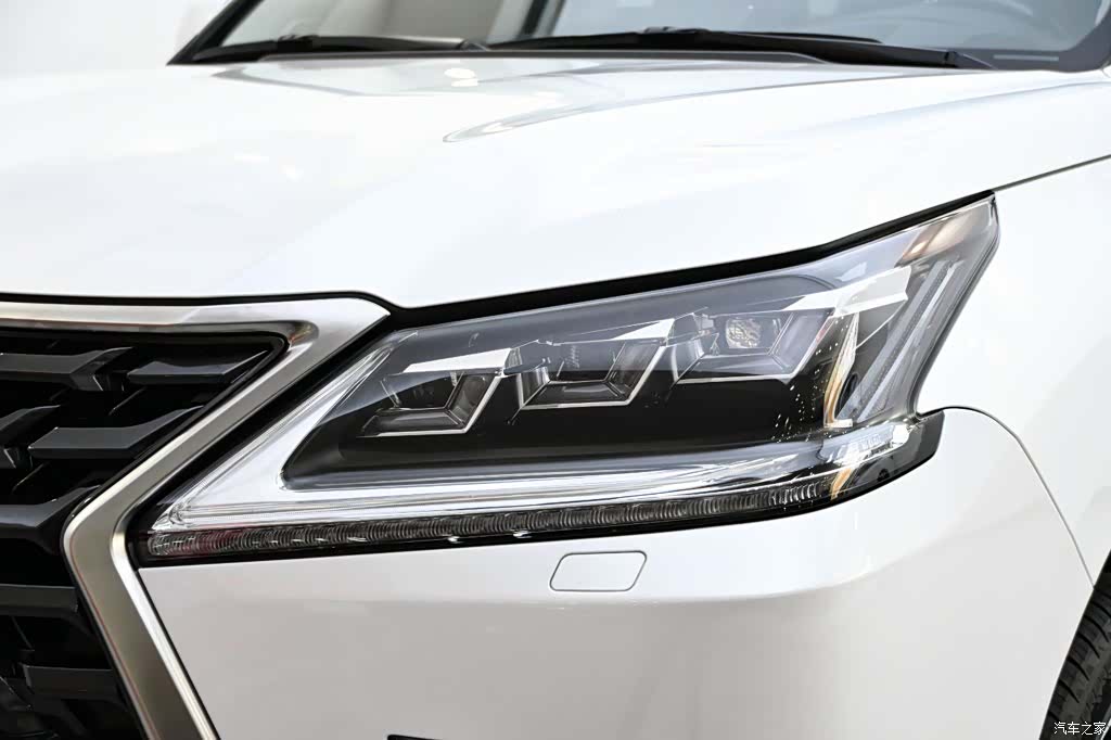Lexus LX, 2019 8