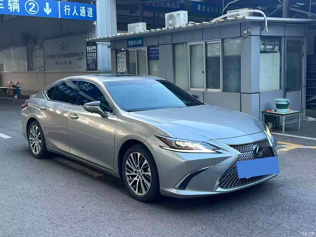 Lexus ES, 2021 3