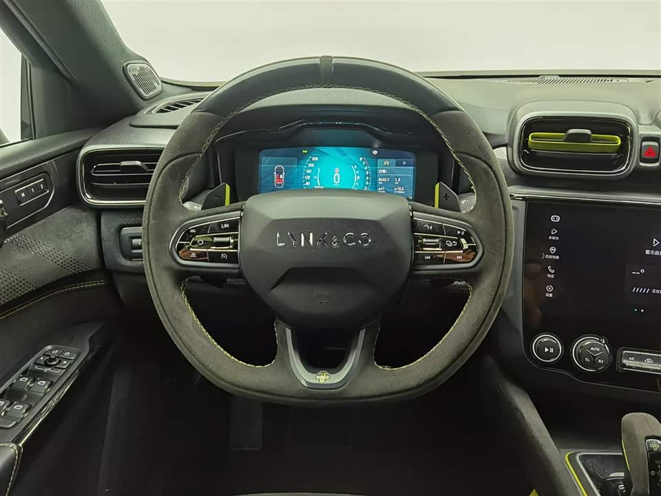 Lynk & Co 03