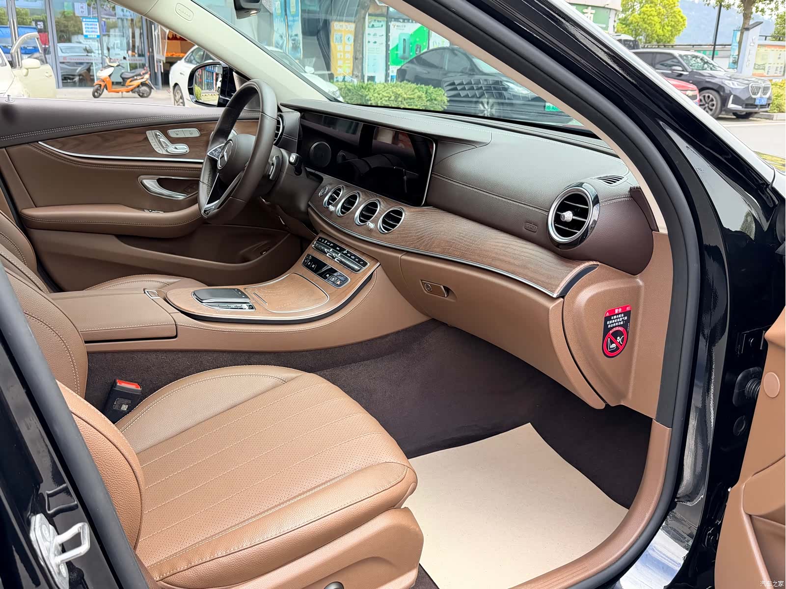 Mercedes-Benz E-Class, 2023 13