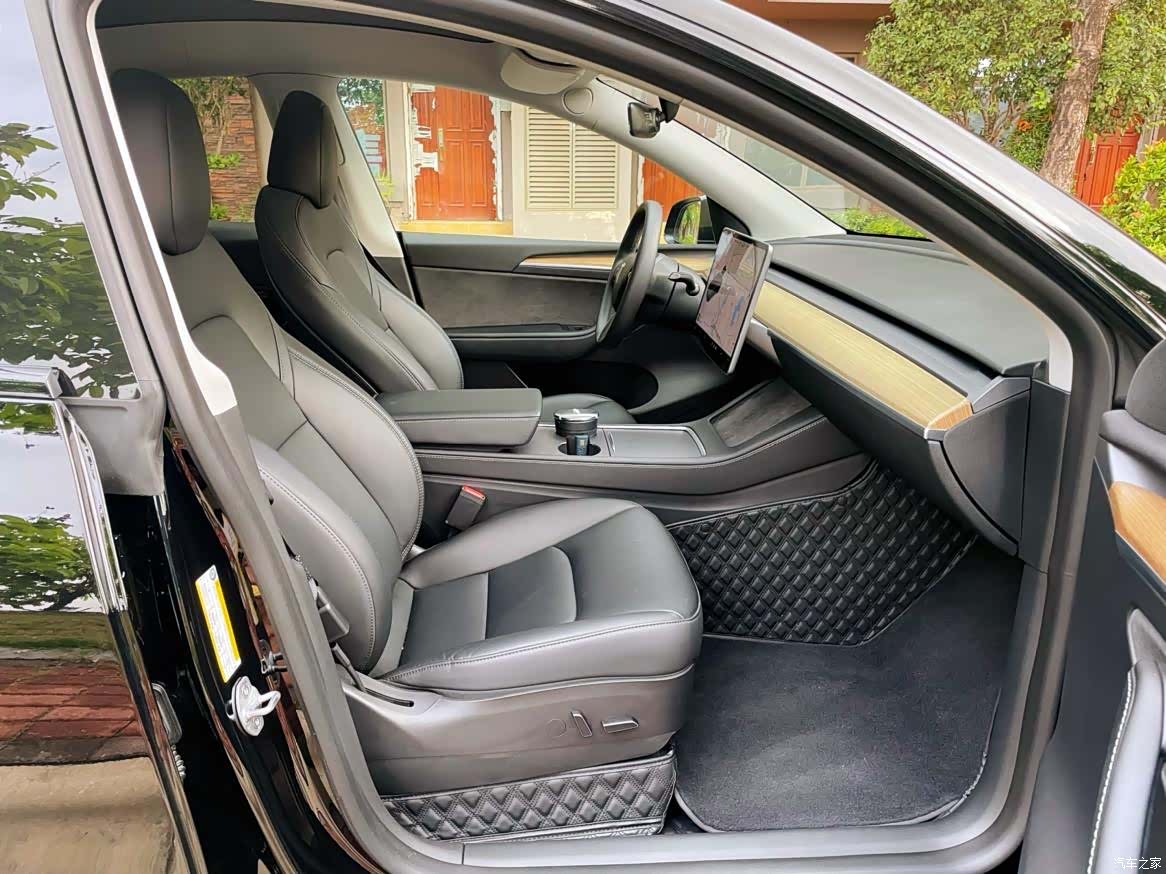 Tesla Model Y, 2023 19