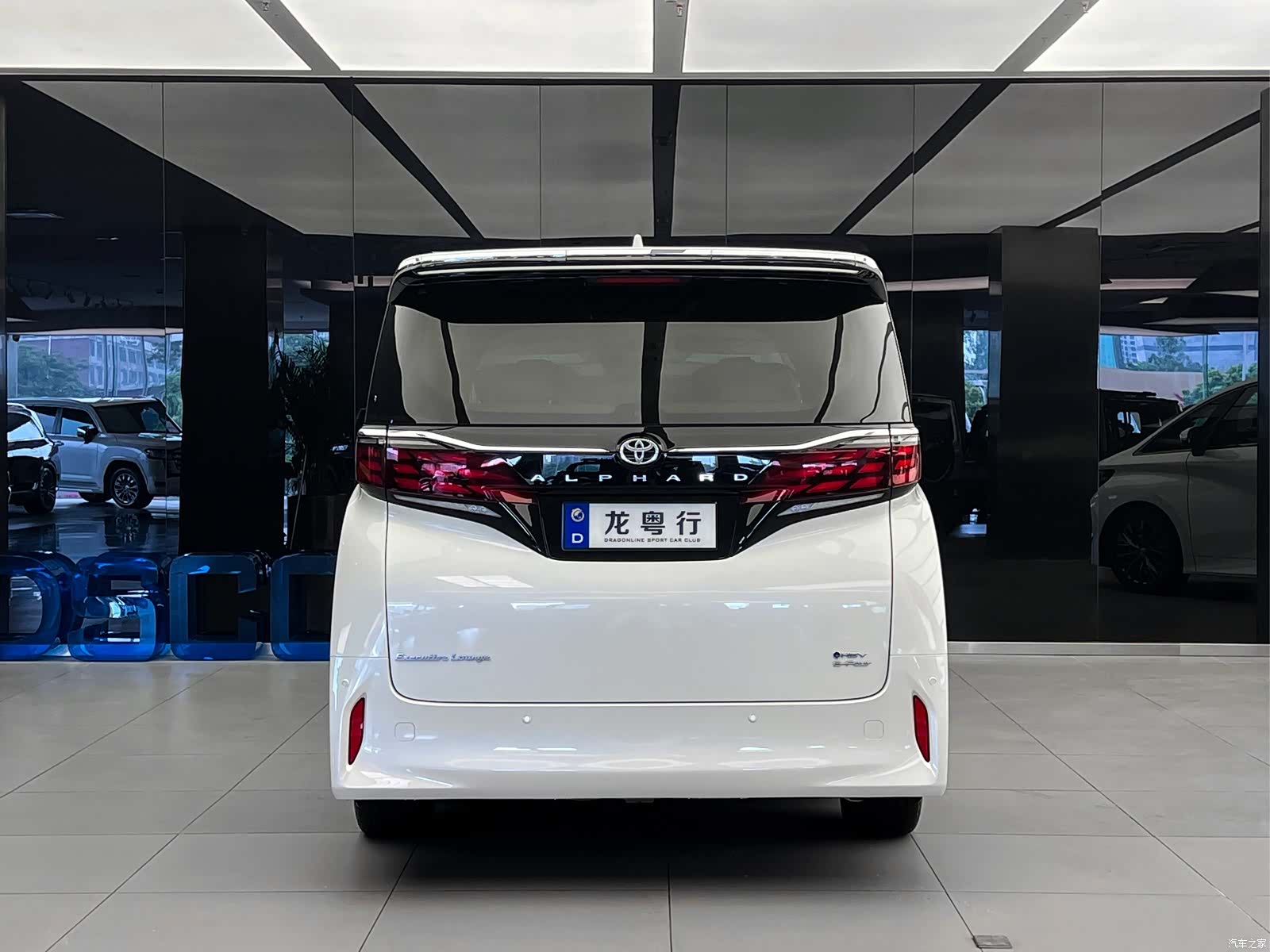 Toyota Alphard, 2024 все фото