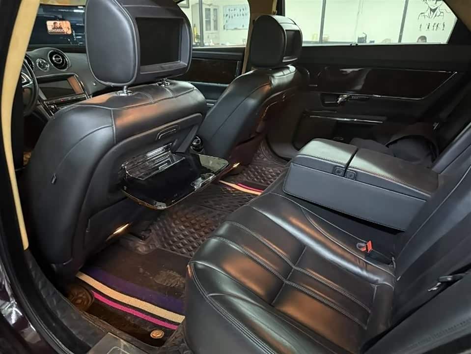 Jaguar XJ Jaguar XJ