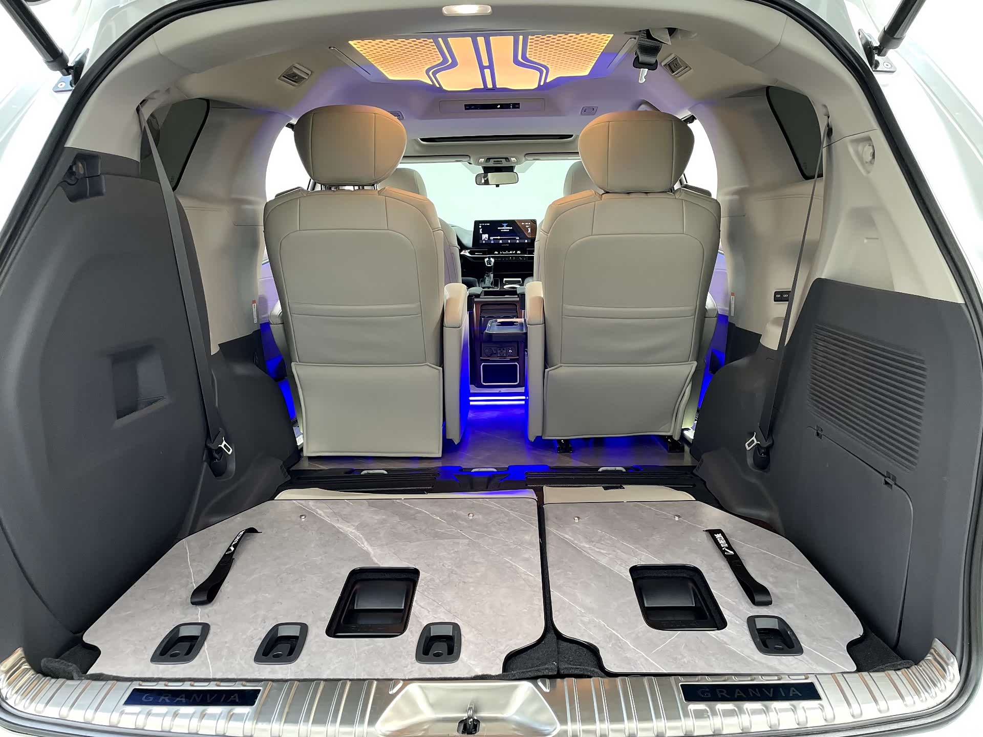 Toyota Granvia, 2025 33