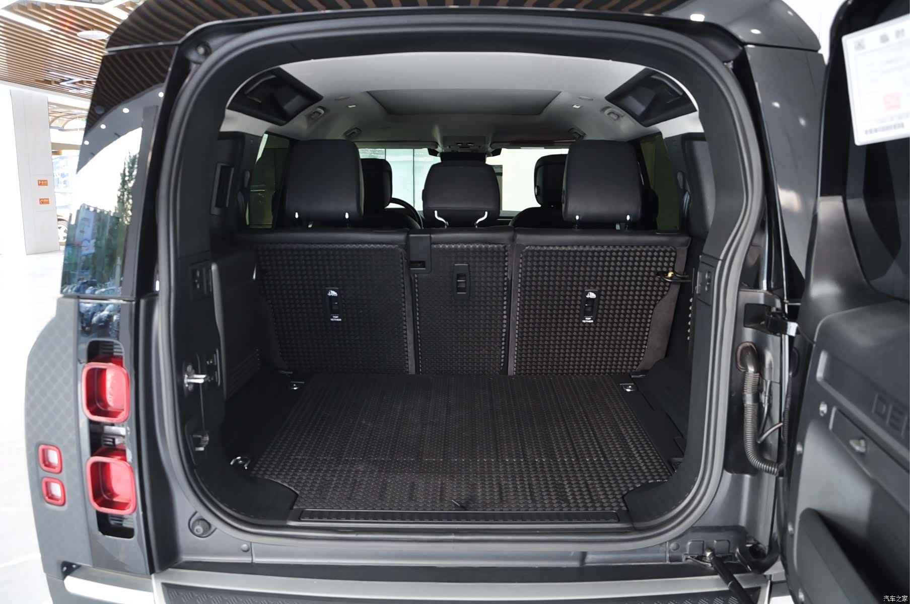 Land Rover Defender, 2021 14