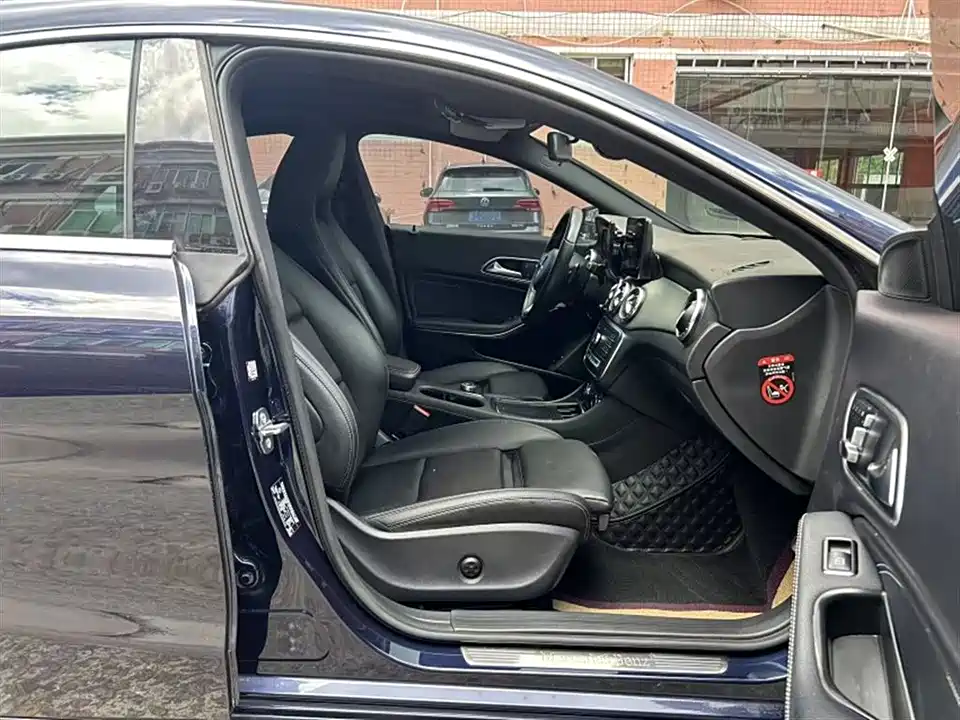 Mercedes-Benz CLA Mercedes-Benz CLA