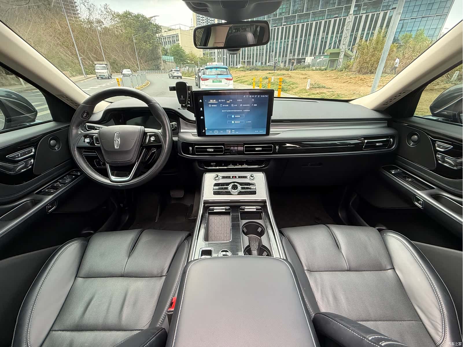 Lincoln Aviator, 2023 13