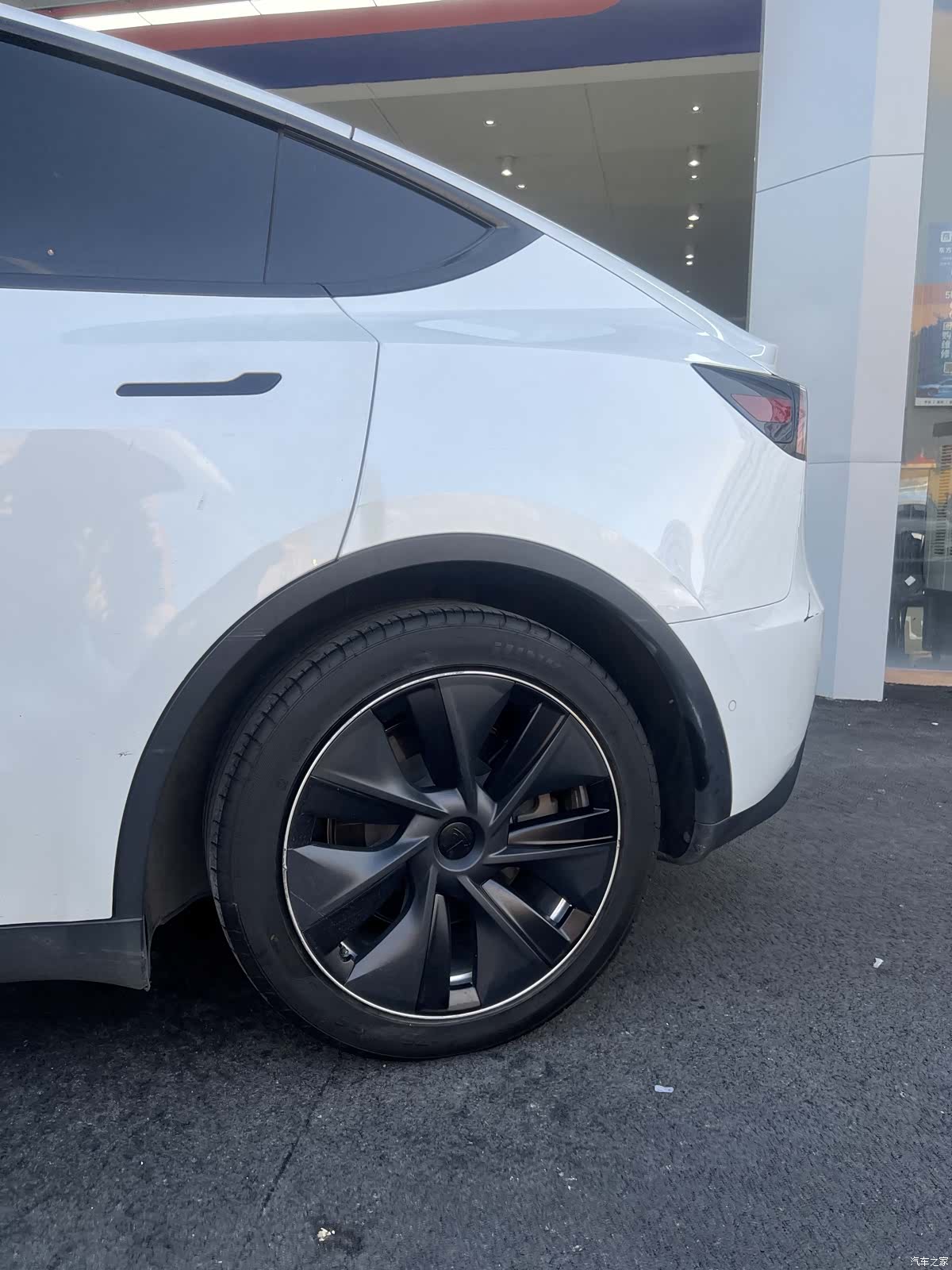 Tesla Model Y, 2023 3