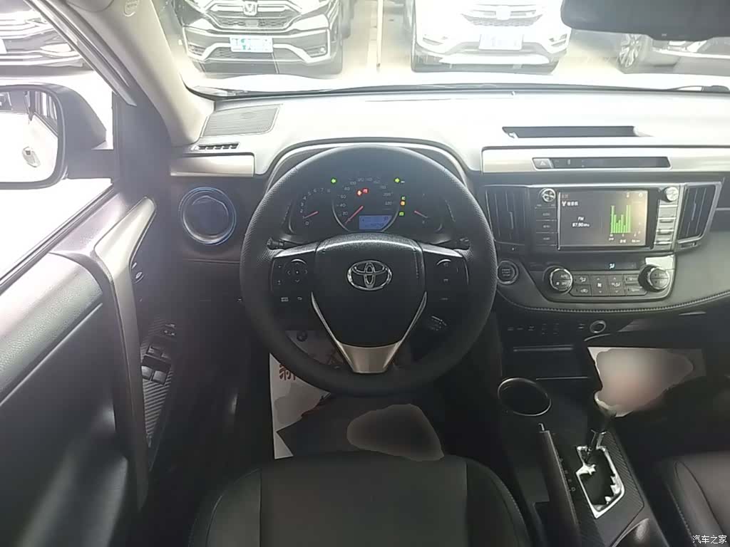 Toyota RAV4, 2015 11