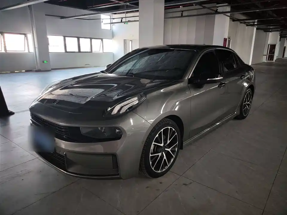 Lynk & Co 03