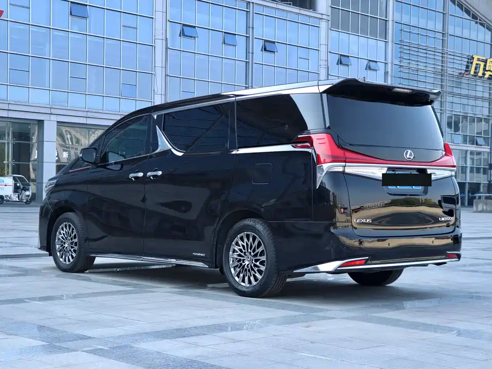 Lexus LM
