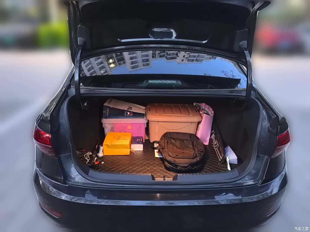 Volkswagen Sagitar, 2021 10