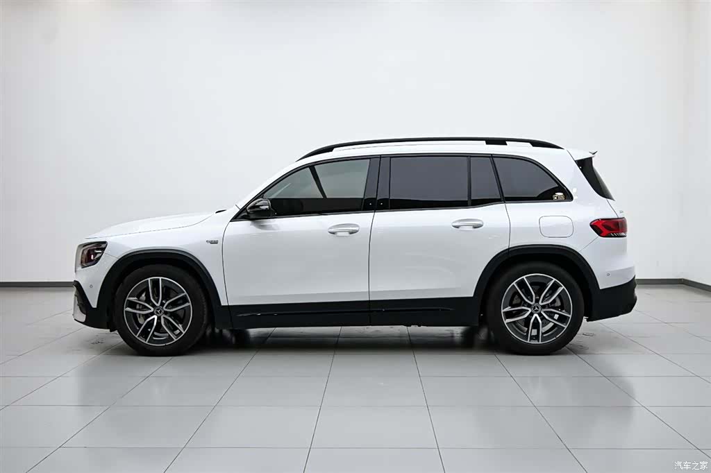 Mercedes-Benz GLB, 2023 все фото