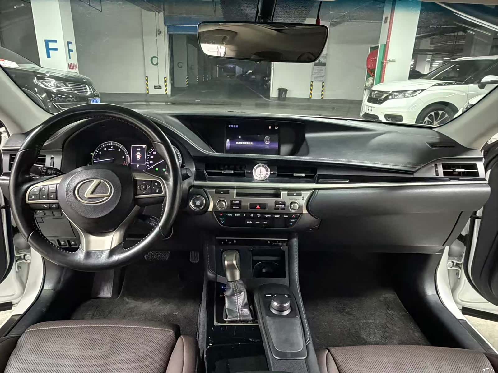 Lexus ES, 2017 4