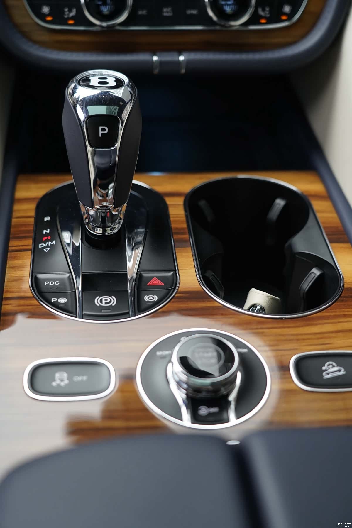 Bentley Bentayga, 2024 19