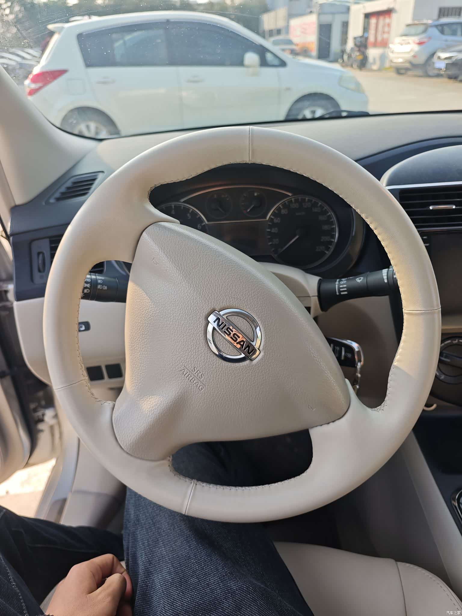 Nissan Tiida, 2013 8