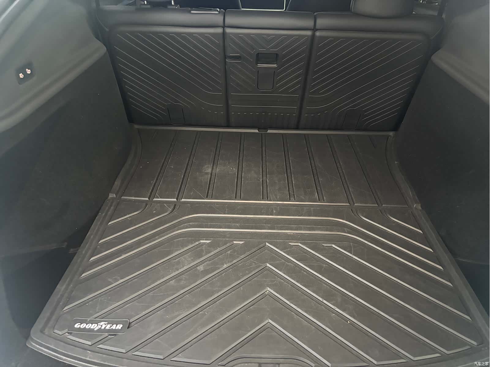Tesla Model Y, 2025 14