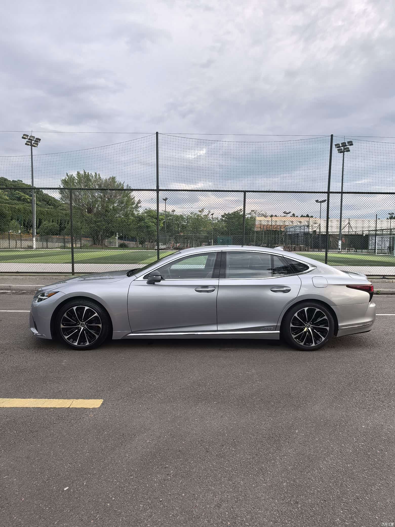 Lexus LS, 2021 3