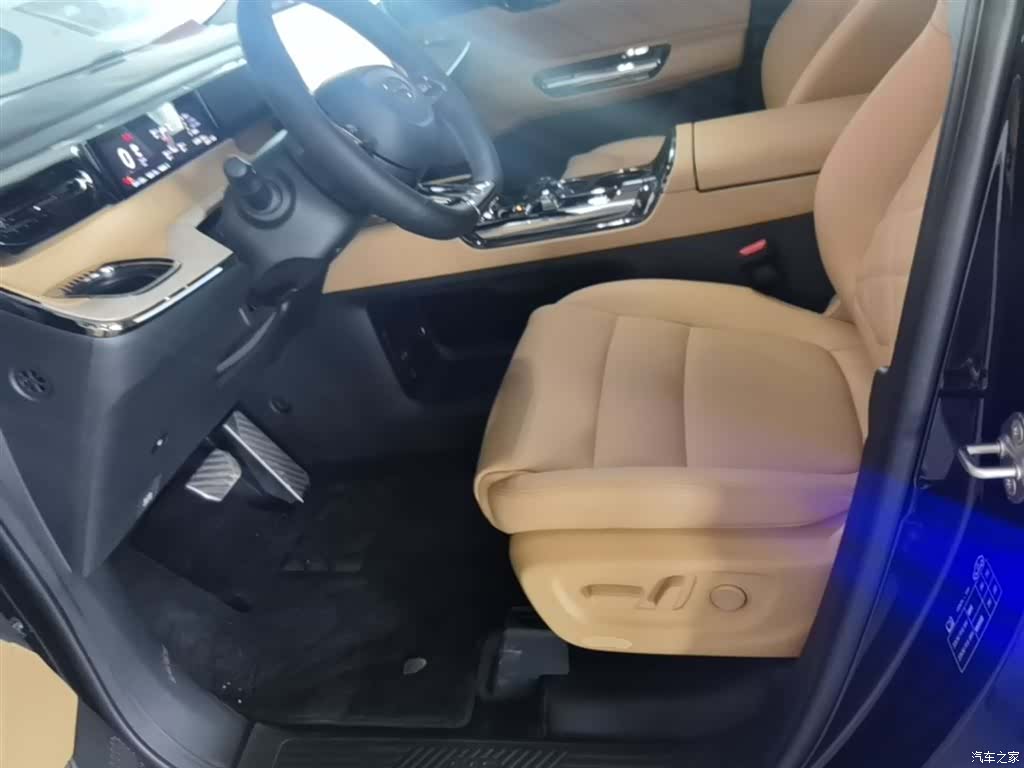 Trumpchi E8, 2025 15