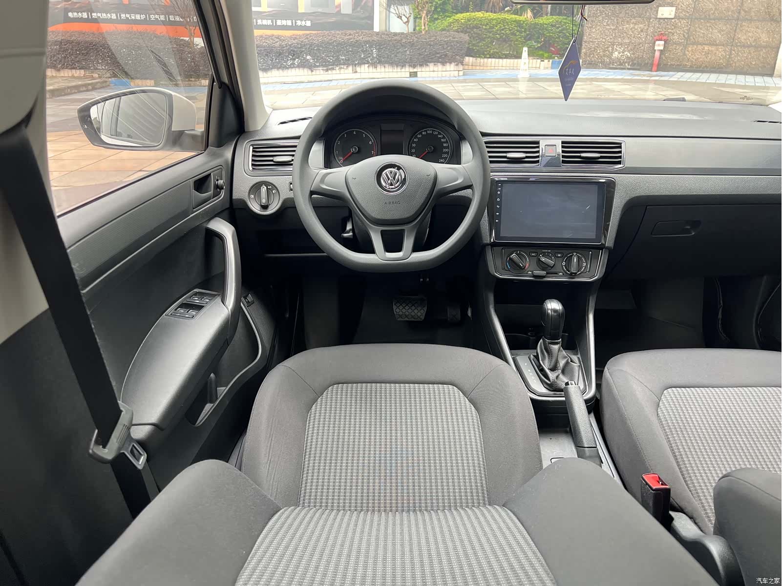 Volkswagen Santana, 2018 10